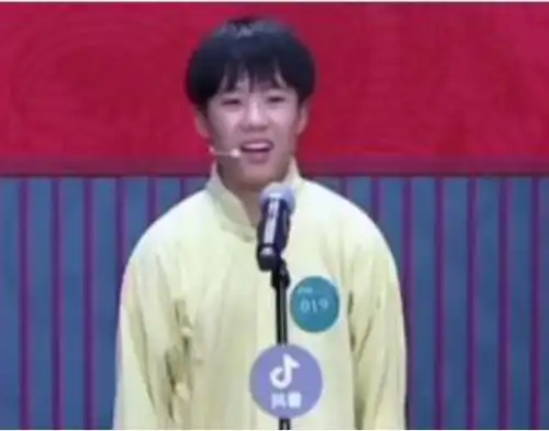 绍兴14岁女孩考入德云社,网友担心其辍学练相声,是要学郭麒麟