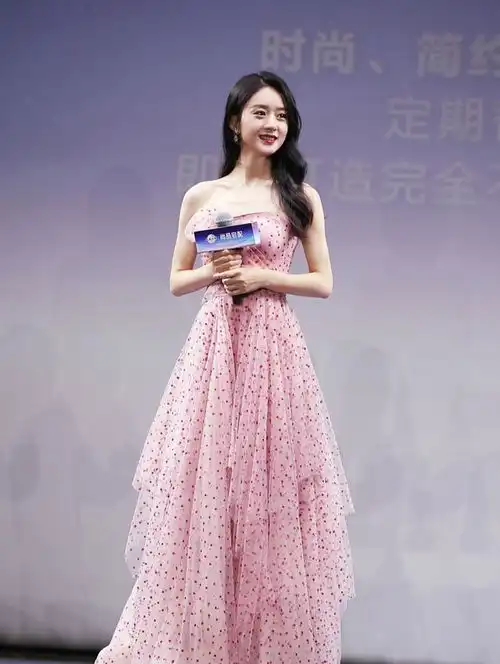 赵丽颖这么穿也太迷人了,成熟的女人味都溢出来了,让人移不开眼