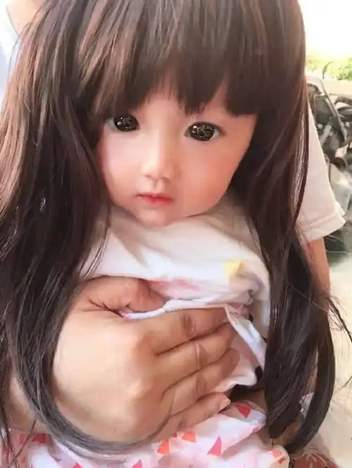 女孩因太好看被质疑是假人,妈妈晒出家人照片力证颜值是遗传