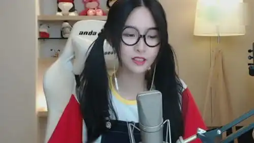 阿冷一身儿童套装唱小永远真的像个小仙女