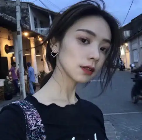 最爱装傻的4大星座女,智商和情商高的可怕,背后都能看透你