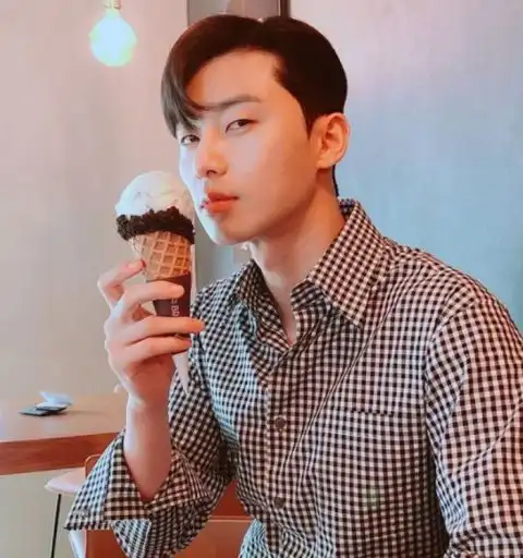 朴叙俊的男友风照片韩网热议女大学生取向狙击第一位