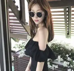 身姿飒爽的比基尼泳衣美女,清艳脱俗,尽显魅力女人的性感气质