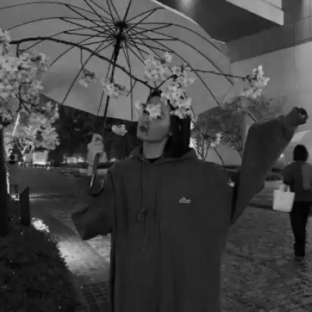 颓废一点的女生黑白头像,一场最美好的回忆