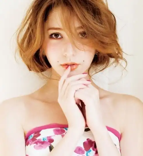 又一女星官宣产女未婚生娃被猜是小三,孩子爸至今神秘不见人影