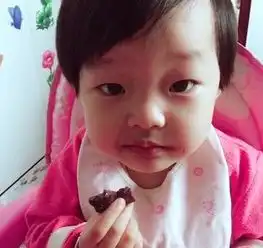 娃入睡前,尽量少吃这4样食物,很容易阻碍孩子身高智力发育