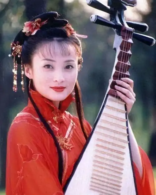 嘴唇厚小鸡嘴,地包天,这5位女星看似貌美如花,实则奇怪