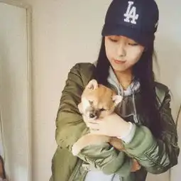 92年姑娘画了一群无脸人,却让百万人为之倾倒
