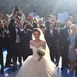 还记得那组牵着女友环游世界的照片吗这对不要脸的情侣又来中国了