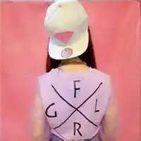 女生头像戴帽子带字背影