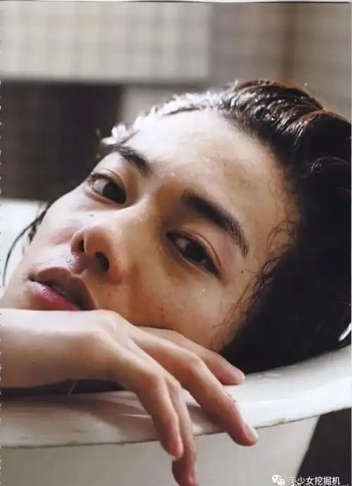 20岁的热血男高校草,30岁的禁欲系贵公子,他怎么做到越老越妖的