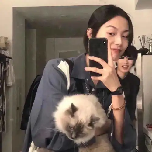 大家好我是麻辣鸡这是我的朋友辣鸡