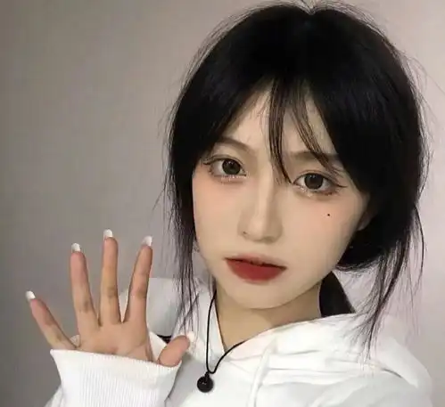 女生头像手拿菜刀砍电线一路火花带闪电