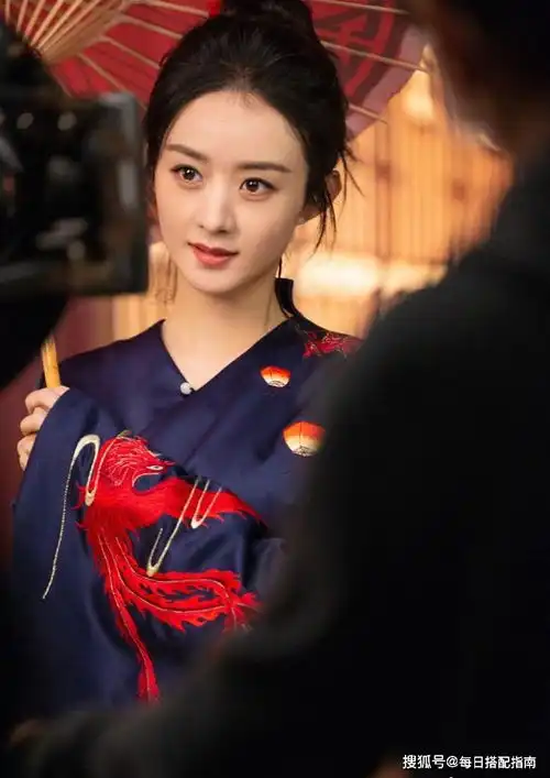 赵丽颖越来越有韵味,穿改良旗袍少女感爆棚,看不出是当妈的人