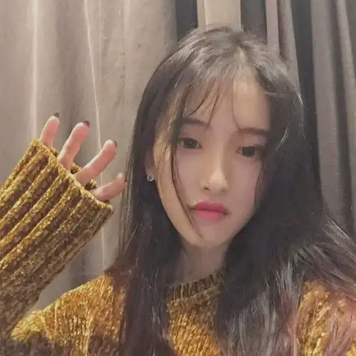沈梦辰推荐的小灯泡精华液,包装粉嫩少女,平价好用,滋养肌肤