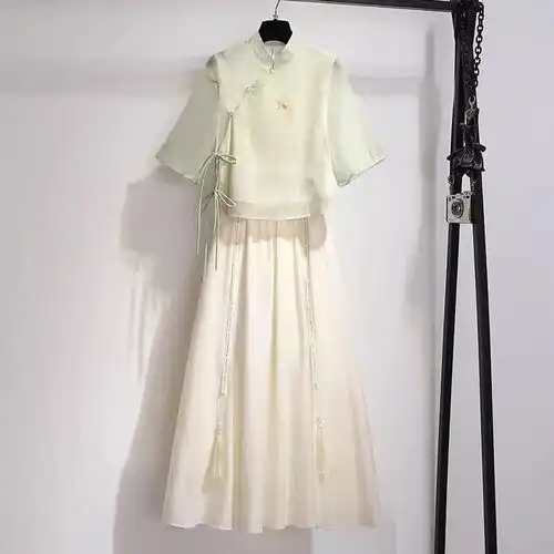 景华年春冬新中式改良汉服国风女立领保暖衬衣一片式织金刺绣马面裙套装浅杏上衣加绒m