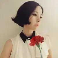 最帅男明星手拿玫瑰花图片