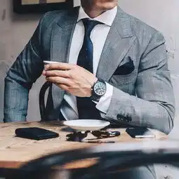 男士在年会上也要穿的体面,教你几招如何快速提升逼格