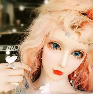 真人芭比迪丽拉终于卸妆,素颜照没眼看,卧蚕比眼皮还夸张