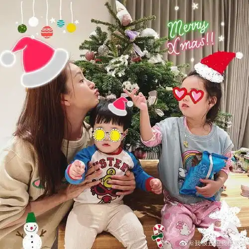 张子萱夫妇带女儿逛街,陈赫出镜还打码,亲手喂老婆吃牛排秀恩爱