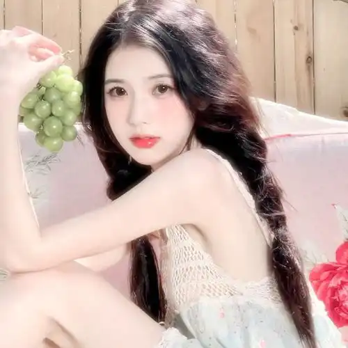 清纯美女像小鹿一样的眼睛
