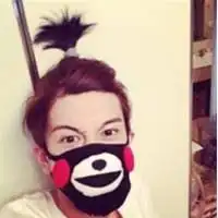 微信女生戴口罩短发头像黑白头像女生头像