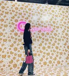 欧阳娜娜更新私服照,舒适针织与可爱牛仔,粉红春日少女look