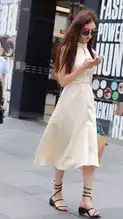 街拍美女典雅与高冷兼具的小姐姐