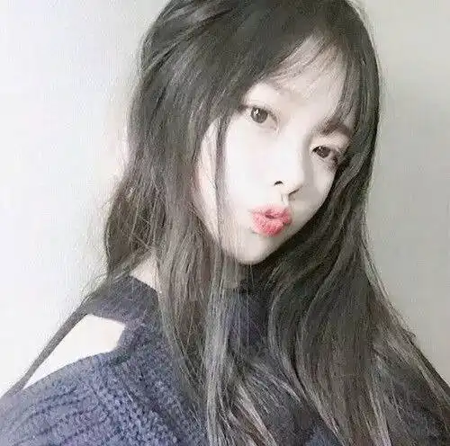 自拍照超吸睛女孩最爱的自拍pose
