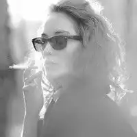 女生吐烟头像,吐烟圈的女生头像,伤心的样子