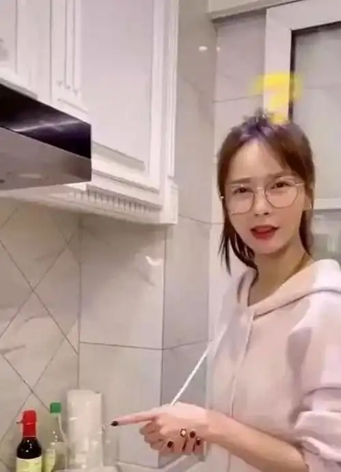年过30依然甜美如少女,沈梦辰在逆风中,一路成长