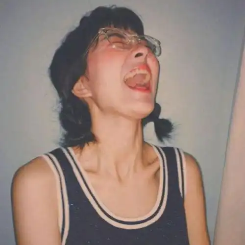 晚安心语语录200106傲慢让别人无法来爱我,偏见让我无法去爱别人