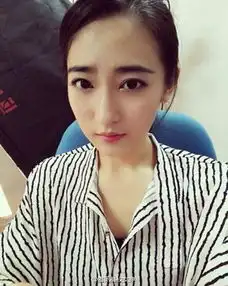 浙江财经大学女神胡艺馨酷似马苏,有110大长腿