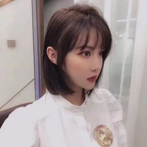 今年流行这4款发型,既显嫩又能显脸小,颜值再低也能拯救