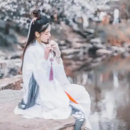 每日好诗词诗人江波七绝8首素羽裳裙一夜来,云香最慕问谁猜
