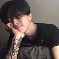 动漫少年帅气拿枪图片拿剑微信头像图片大全