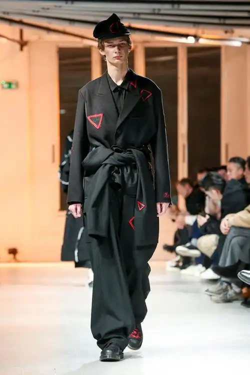 巴黎时装周yohjiyamamoto2020秋冬系列大秀登场
