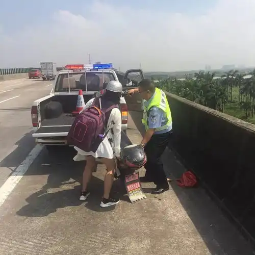 神操作中山一女子买了新电动车,跟着导航开上了高速...