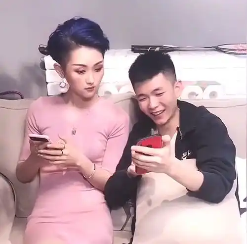 男人跟女人笑点爆发的时候,这个状态简直是神经病的表现