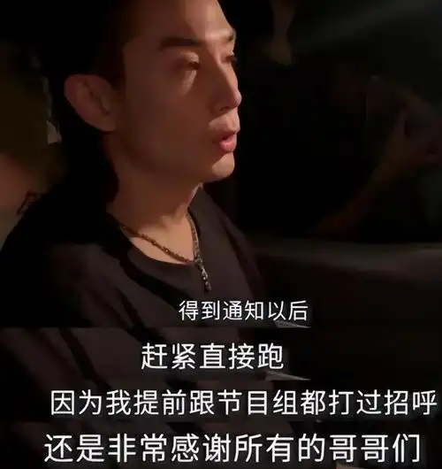 真的没整戚薇医美过度爆丑,嫁韩国男人11年后,走上另一条路