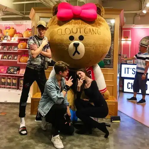 全世界最像精灵的女孩17岁就美出天际,洋娃娃都没她好看