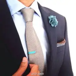 西装男