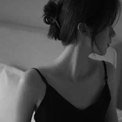 女生头像黑白图片2023最火爆