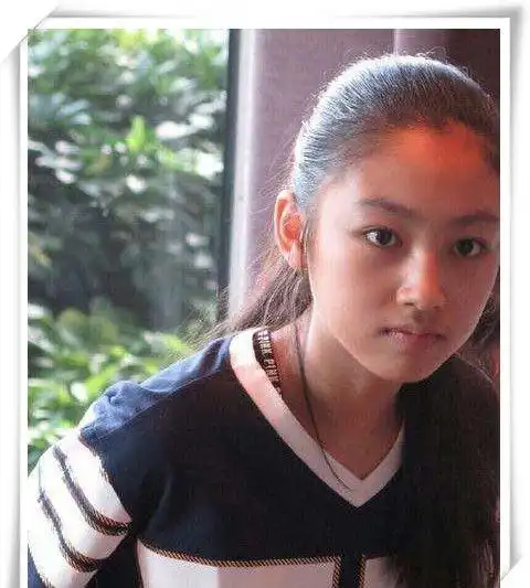 任达华14岁女儿要出道吗五官精致气质好,眉眼和他爹一模一样