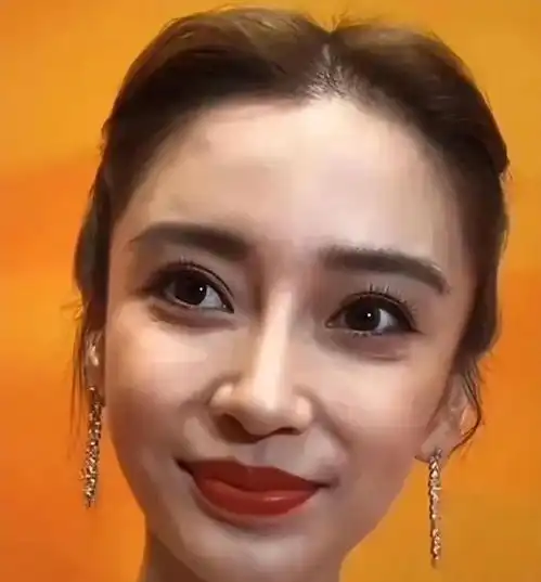 女明星的怼脸生图,离开了灯光滤镜,连迪丽热巴也扛不住