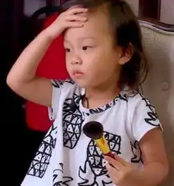 多多多次被妈妈逮到用化妆品,最后一个小童星令人心疼