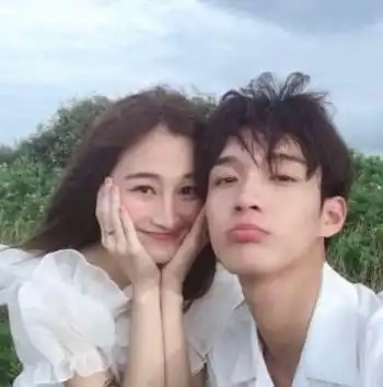 终于嘴硬的小女孩遇到了一个懂细节的小男孩