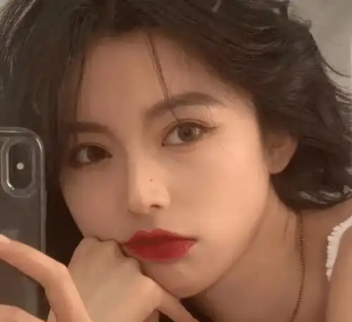 清纯脸的女生,脸上才会有的3种标志,怪不得渣女学不来精髓