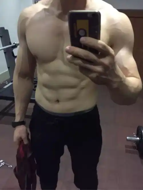 满屏公狗腰蜜桃臀,这波中国男女肌肉照燃爆了
