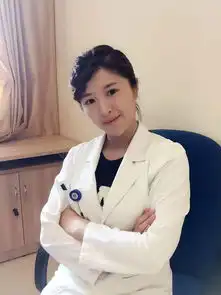 美女医生穿旗袍上班网友齐呼颜值高身材好太逆天